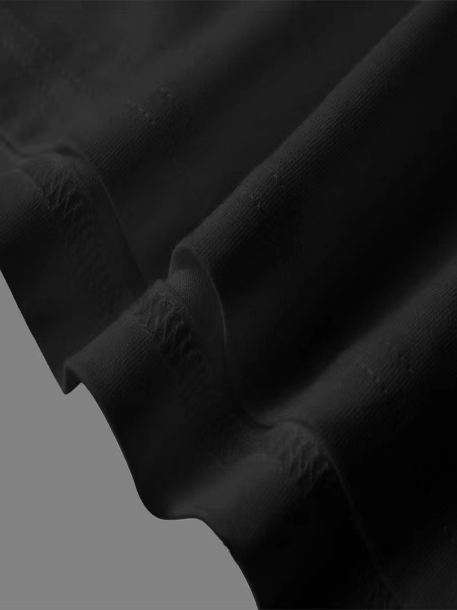 Black & Red Bear Money Print T-Shirt - Image 4