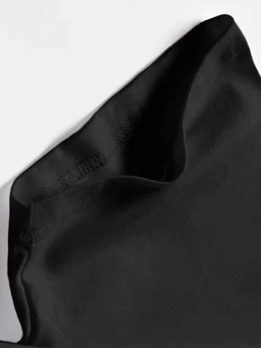 Black & Red Bear Money Print T-Shirt - Image 5